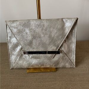 NWT Massimo Target Envelope Clutch with Chain Strap in Silver